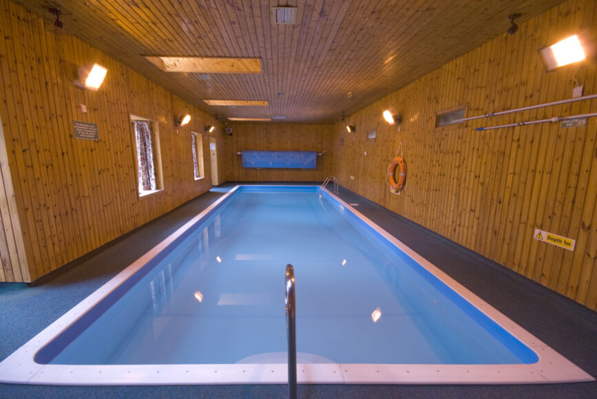 The seasonal indoor swimming pool. Open end of march to end of october